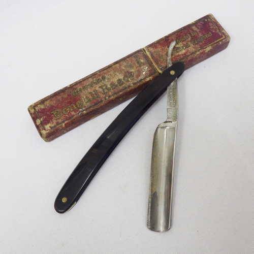 Bengall cut throat razor - Small chip on blade
