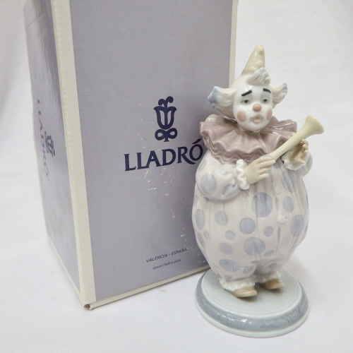 LLADRO porcelain figurine - The show begins #6938 - Year : 2003 -  Neck repaired