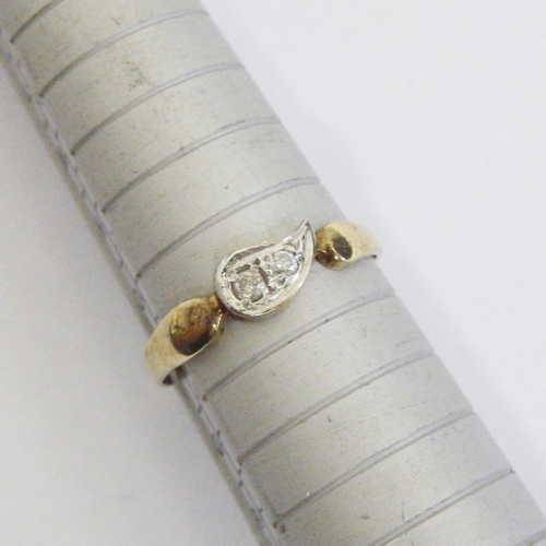 9 kt gold ring with diamonds - Weighs: 1.4 g - Size: P