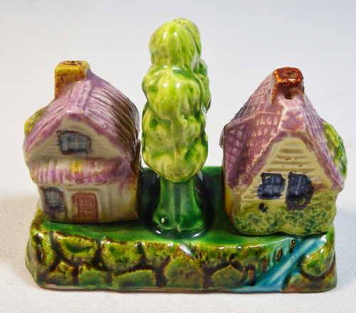 Vintage salt and pepper miniature houses set - Marked Foreign
