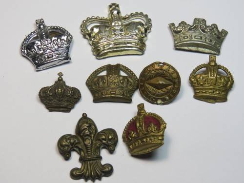 Lot of 10 military badges - Mostly crowns