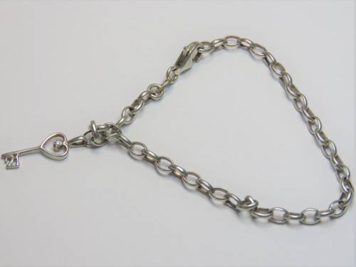 Sterling silver charm bracelet with 21st key charm - Weighs 4.8g