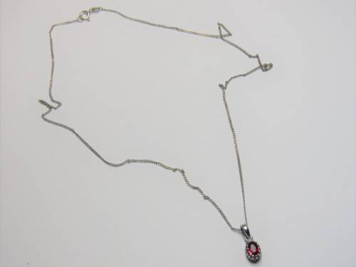 Sterling silver necklace and pendant - Weighs 1.8g