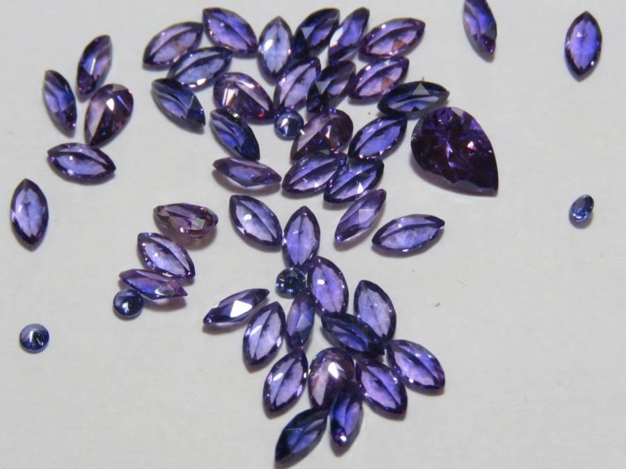 9.93 carat of unknown purple gemstones - Clear and ex jeweller's stock