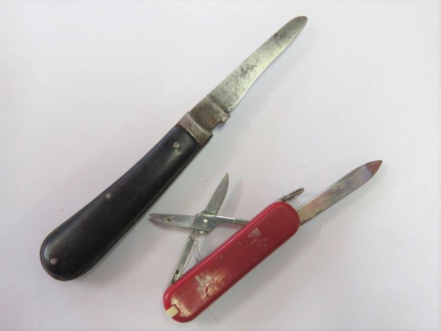 Lot of 2 vintage well used pocket knifes