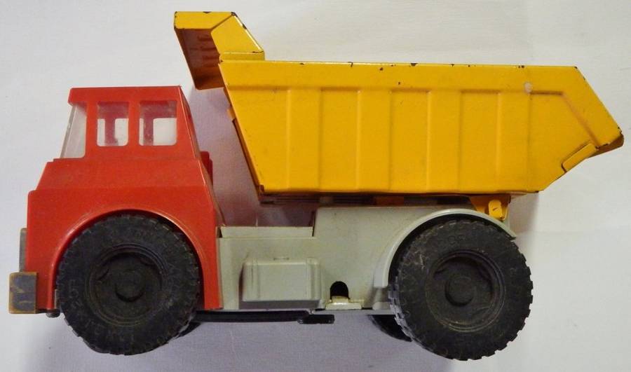 Vintage Japanese metal toy truck - Battery operated - Not working properly