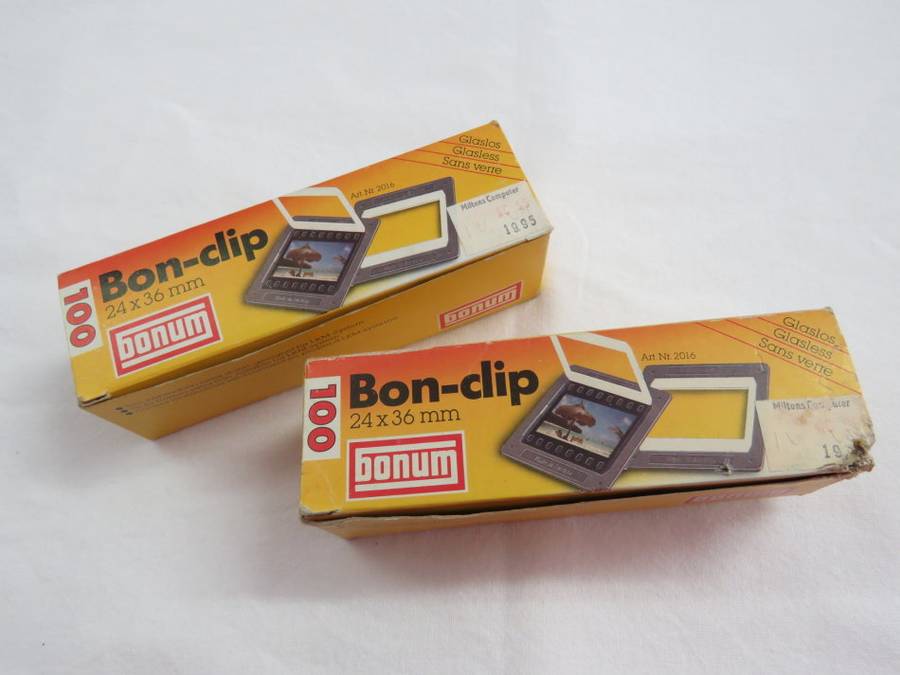 Over 150 unused Bon-clip slide holders - Simply insert your negative
