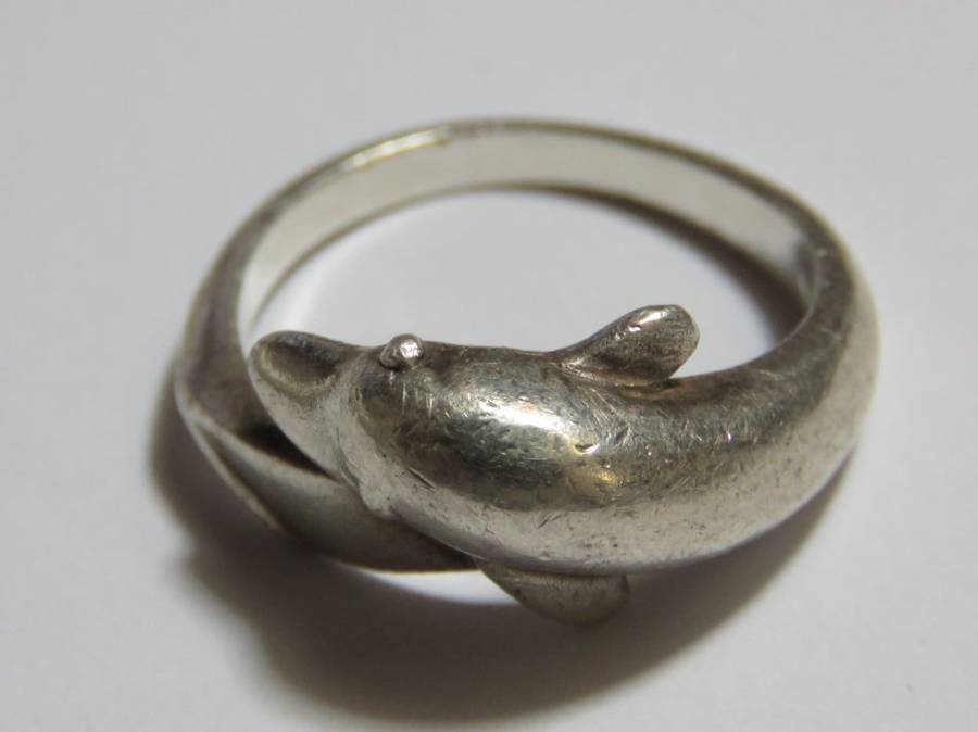 Sterling silver dolphin ring - Weighs 4,0 grams - Size L