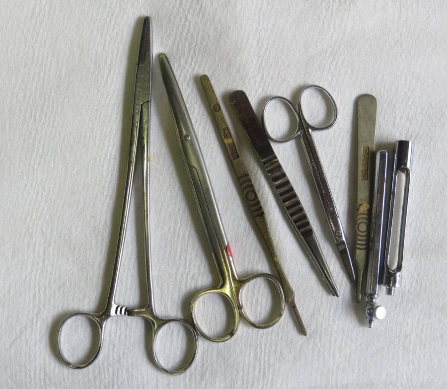 Lot of 8 medical tools