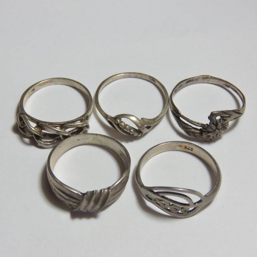 Lot of 5 sterling silver rings - Weighs 9,5 grams - Sizes in photos