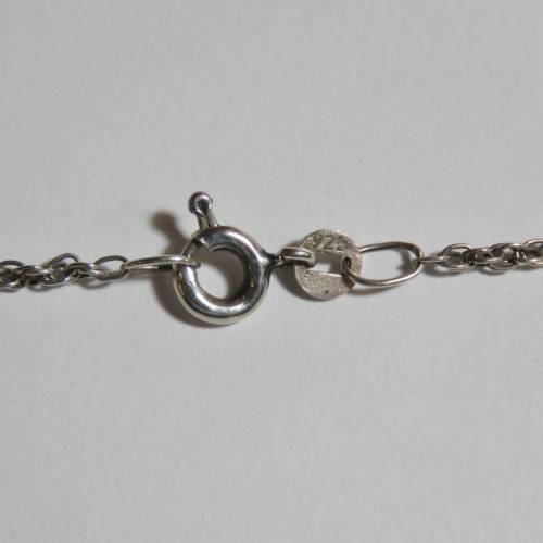 Sterling silver locket pendant with silver necklace - Weighs 8,9 grams