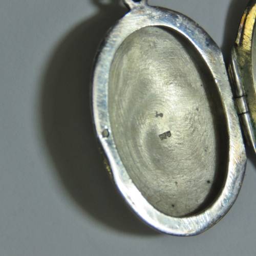 Sterling silver locket pendant with silver necklace - Weighs 8,9 grams