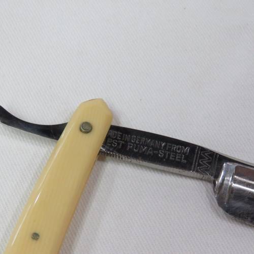 Vintage Puma 222 cut throat razor in case