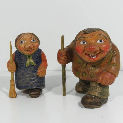 Pair of wooden carved figurines - Man and wife