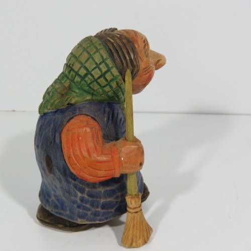 Pair of wooden carved figurines - Man and wife