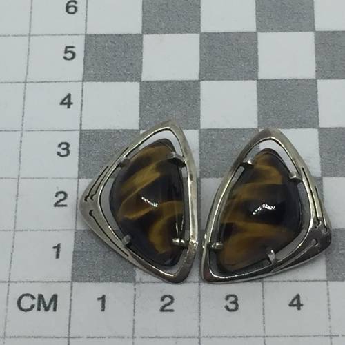 Pair of sterling sliver tigers eye clip-on earrings - weighs 11.3g