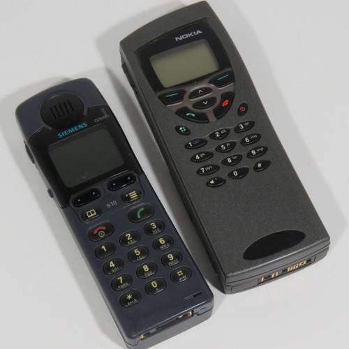 Lot of 2 vintage cellphones - Nokia and Siemens S10 - Not tested - No chargers
