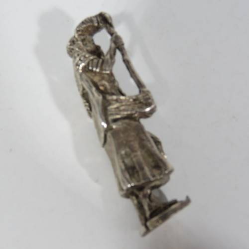 Vintage silverplated copper figurine - Weighs 226grams