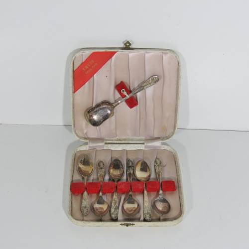 Set of 6 silverplated teaspoons and sugar spoon