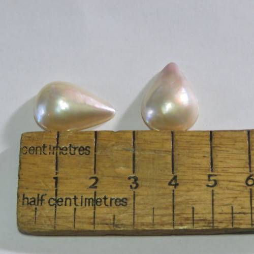 Pair of pear shaped mabe pearls - 22mm x 15mm