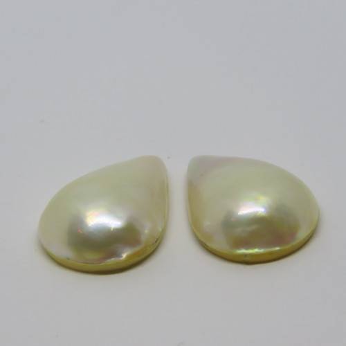 Pair of pear shaped mabe pearls - 22mm x 15mm