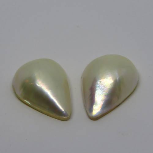 Pair of pear shaped mabe pearls - 22mm x 15mm