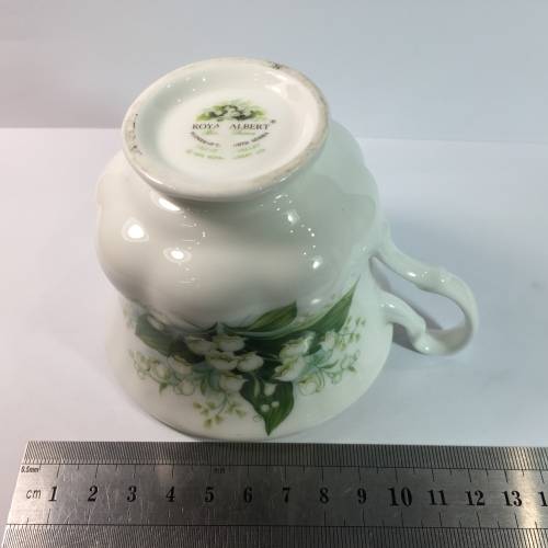 Royal Albert Flower of the month - May - Lily of the Valley porcelain duo