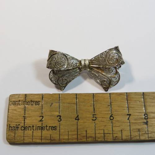 Silver coloured filigree brooch - Marked 925 on pin