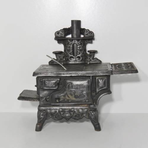 Miniature Crescent black iron stove with some additional items - 14 x 21 cm