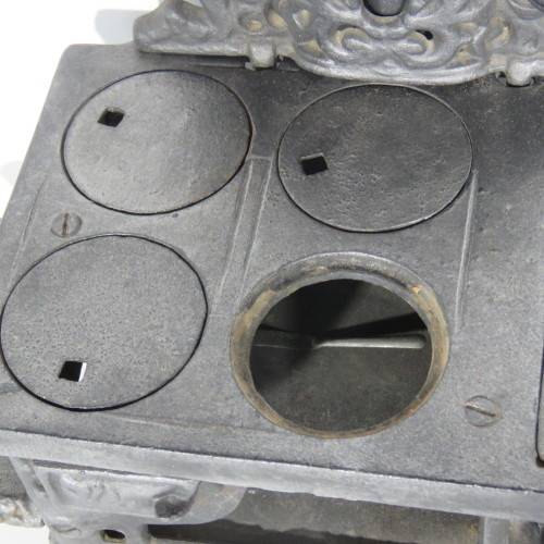 Miniature Crescent black iron stove with some additional items - 14 x 21 cm