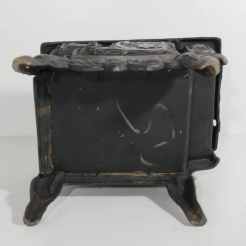 Miniature Crescent black iron stove with some additional items - 14 x 21 cm