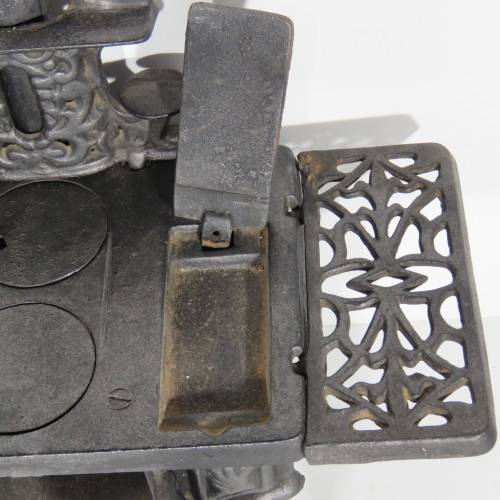 Miniature Crescent black iron stove with some additional items - 14 x 21 cm