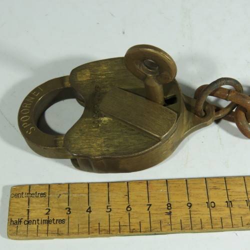 SAR/SAS Spoornet padlock with chain and key