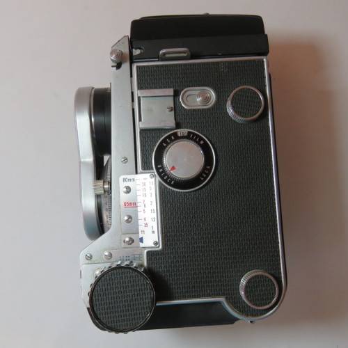 Vintage Mamiya C3 Professional twin lens reflex camera with 80mm 1:2.8 lens