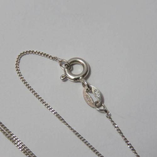 Sterling silver necklace with purple stone pendant - Weighs 1,9 grams - Length 25 cm (closed)