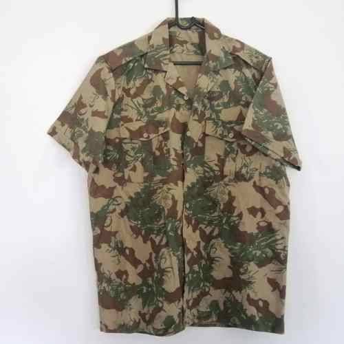 Koevoet Camo pettern short sleeve shirt - size Large
