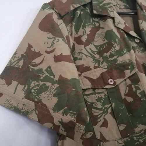 Koevoet Camo pettern short sleeve shirt - size Large
