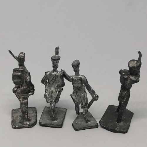 Lot of 4 Vintage lead soldiers