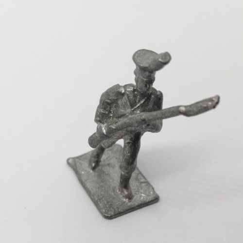 Lot of 4 Vintage lead soldiers