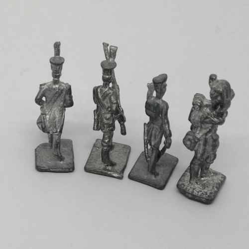 Lot of 4 Vintage lead soldiers