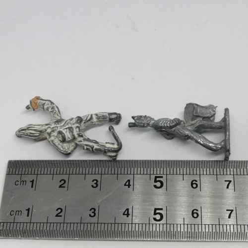 Lot of 4 Vintage lead soldiers