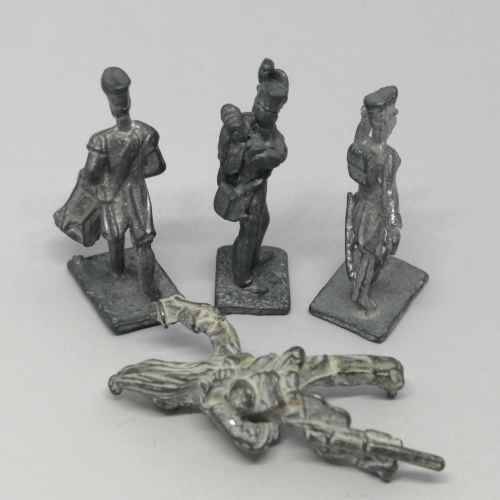 Lot of 4 Vintage lead soldiers