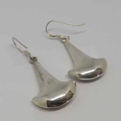 Pair sterling silver earrings - weighs 4.1g