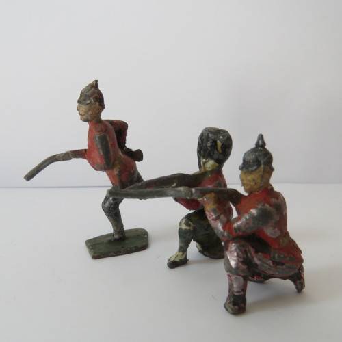 Lot of 3 vintage lead soldiers