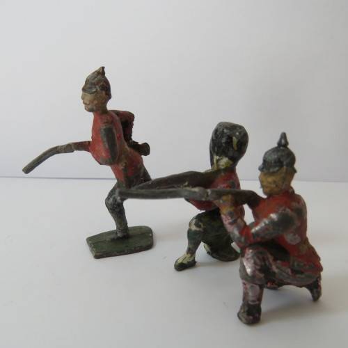 Lot of 3 vintage lead soldiers