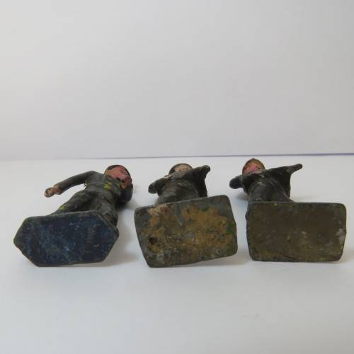 Lot of 3 vintage lead soldiers - Britains Ltd