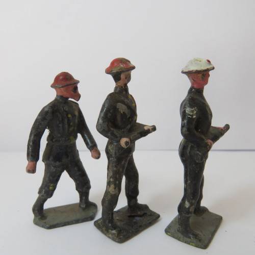 Lot of 3 vintage lead soldiers - Britains Ltd