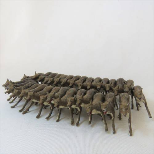 Pack of 29 vintage lead wolves
