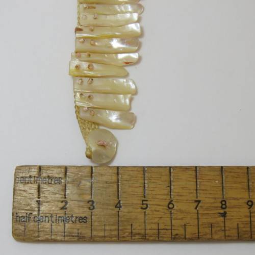 Vintage mother of pearl choker necklace - Length 39 cm