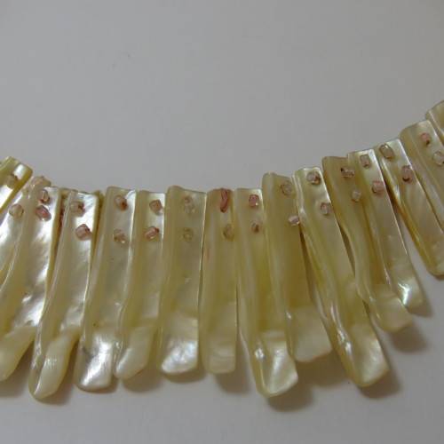 Vintage mother of pearl choker necklace - Length 39 cm